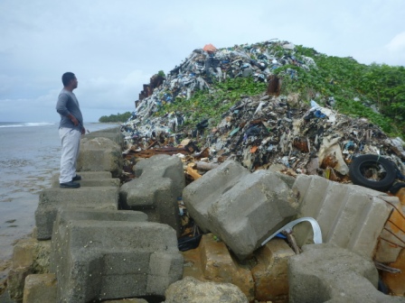 Majuro landfill site Mar2014 ERichards