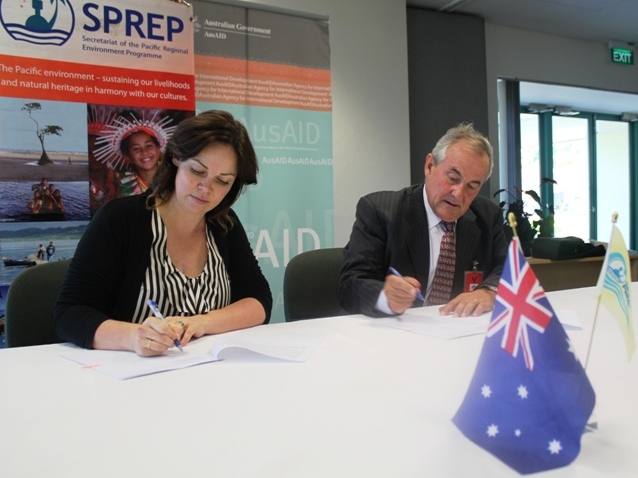 AusAID Regional Counsellor Solstice Middleby signing the multi-year funding agreement with SPREPs Director General David Sheppard