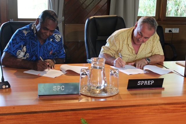 photo 1 SPC SPREP signing LOA on 5 June 2012 Fiji