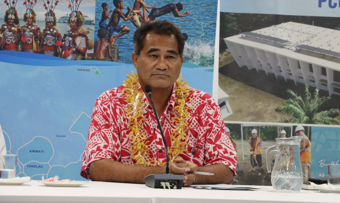 Samoa's Minister of MNRE, Toeolesulusulu Cedric Schuster.
