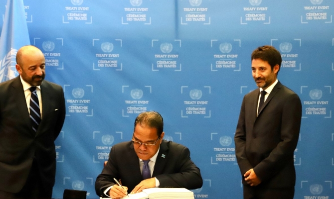 FSM President signing the UN Treaty of the High Seas