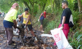 Community river clean-up