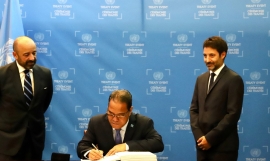 FSM President signing the UN Treaty of the High Seas