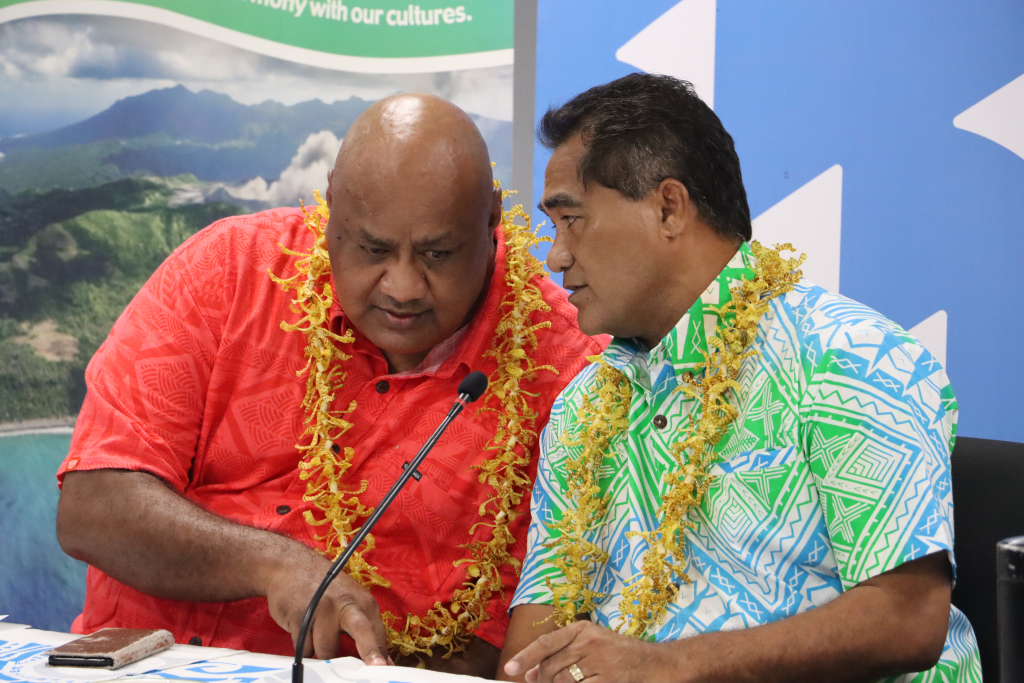 Head of UNEP in the Pacific, Sefanaia Nawadra and Samoa’s Minister of Natural Resources and Environment, Toeolesulusulu Cedric Schuster at the GEF ISLANDS inception meeting.