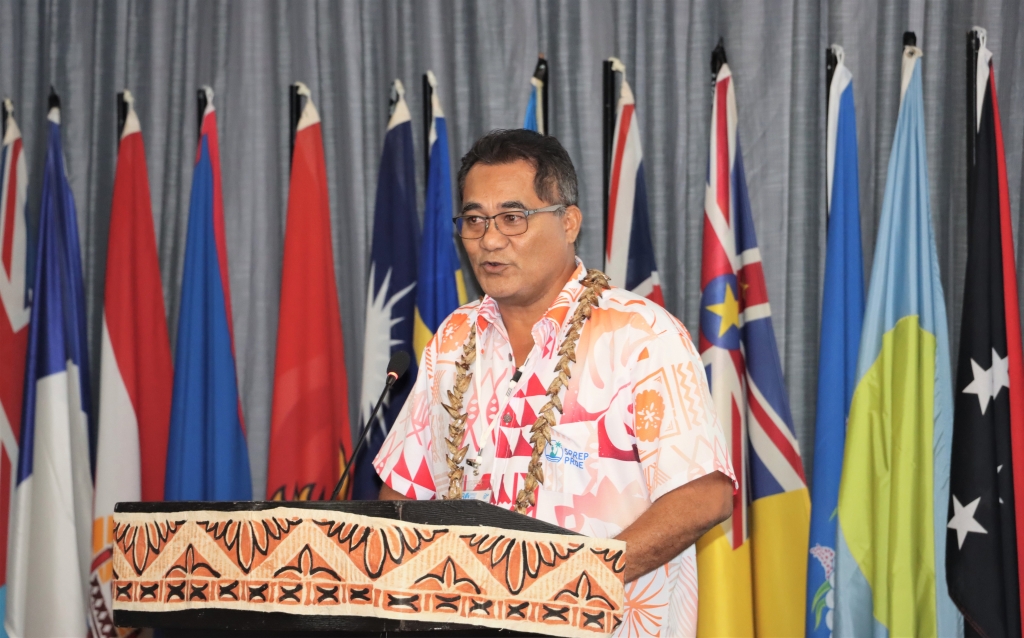 Minister Toeolesulusulu Cedric Schuster 