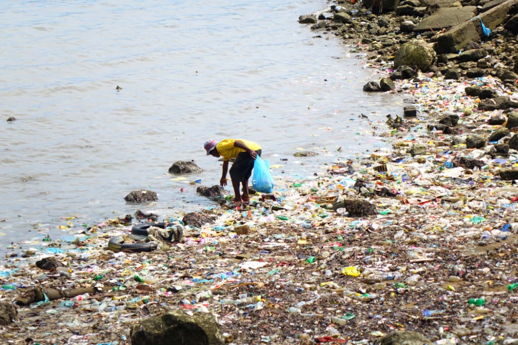 What the plastic crisis looks like in PNG.